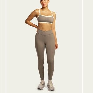 Women's Clay 437 The V Leggings new!